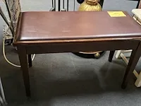 Lot 19 - piano stoel/zitbankje in bruin leder - afbeelding 1 van  2