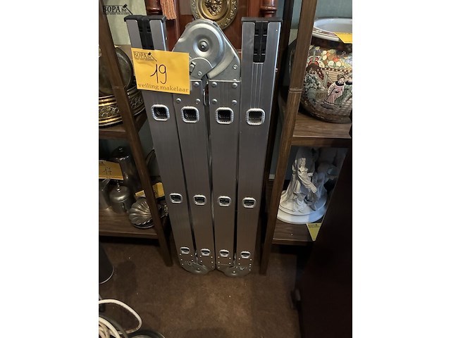 Lot 19 - plooiladder aluminium nieuwstaat 3m60 - afbeelding 1 van  2