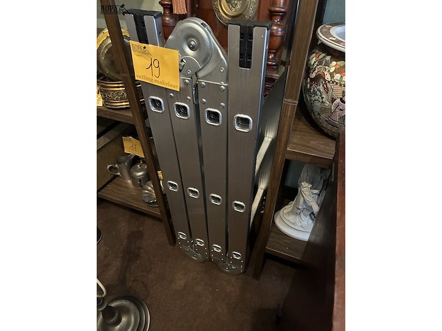 Lot 19 - plooiladder aluminium nieuwstaat 3m60 - afbeelding 2 van  2