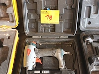 Lot 19 - pneumatische nagelpistool - afbeelding 1 van  4