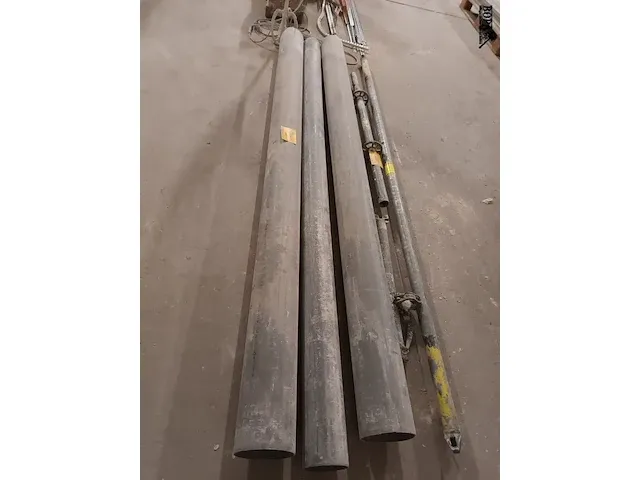 Lot 19 - pvc buizen. 3 stuks - afbeelding 2 van  3