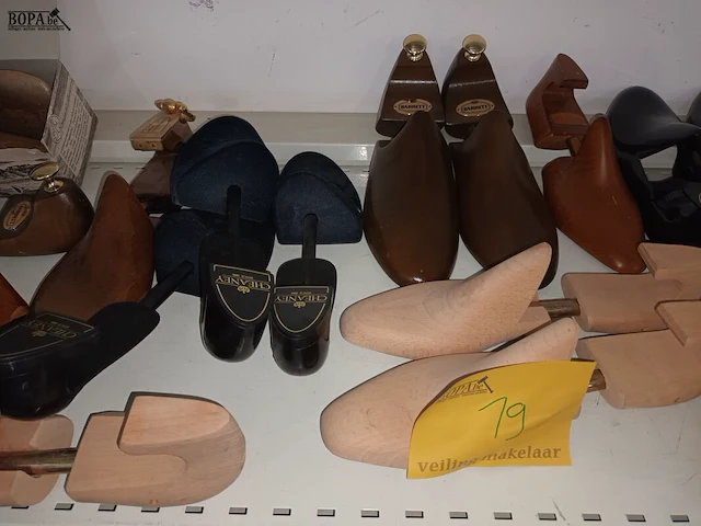 Lot 19 - schoenspanners. 20 stuks - afbeelding 3 van  4