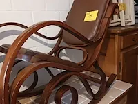 Lot 19 - schommelstoel thonet stijl - afbeelding 2 van  4