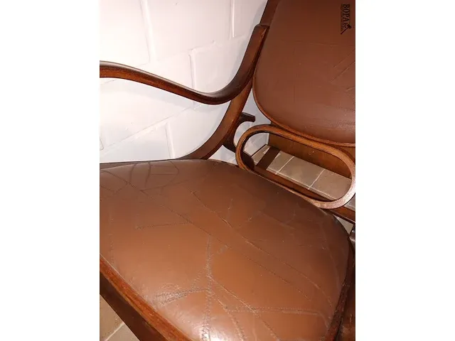 Lot 19 - schommelstoel thonet stijl - afbeelding 3 van  4