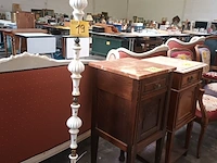 Lot 19 - staande lamp - afbeelding 1 van  5