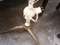Lot 19 - staande lamp - afbeelding 4 van  5