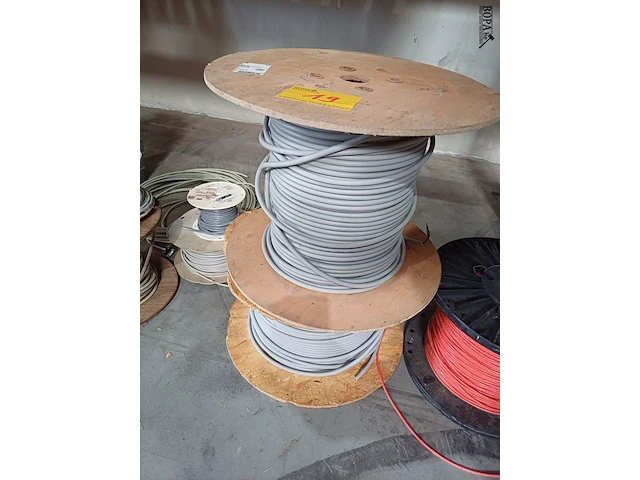 Lot 19 - stroomkabel op rol - 2 stuks - afbeelding 1 van  2