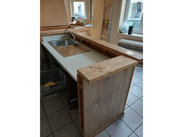 Lot 19 - toonbank met spoeltafel - afbeelding 2 van  3