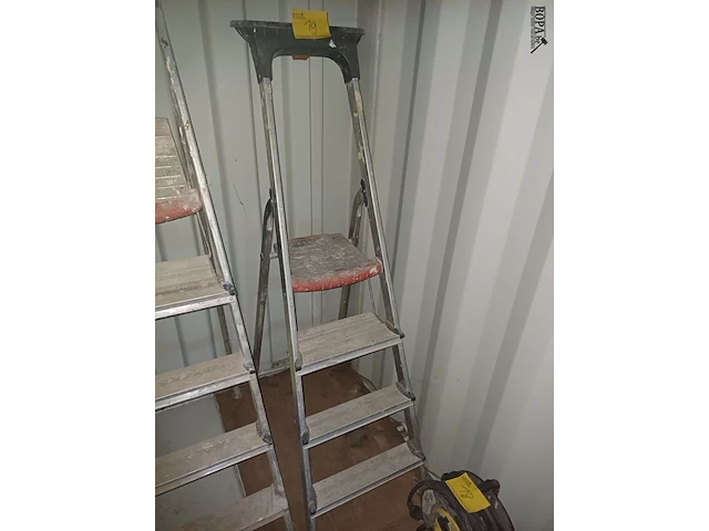 Lot 19 - trapladder altrex - afbeelding 1 van  2