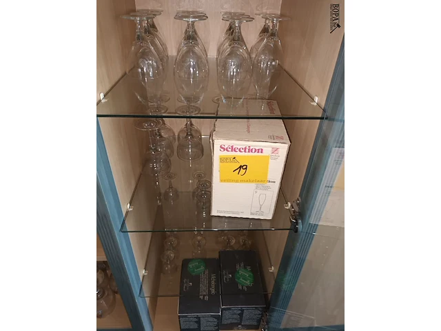Lot 19 - wijnglazen - afbeelding 1 van  4