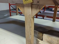 Lot 190 - houten werktafel - afbeelding 2 van  2