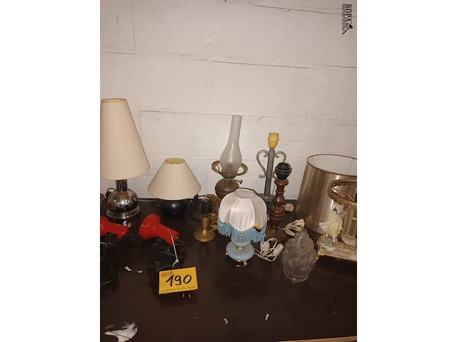 Lot 190 - lampadairs en verlichting. 10 stuks - afbeelding 1 van  6