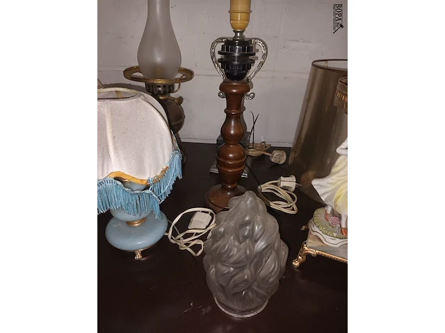 Lot 190 - lampadairs en verlichting. 10 stuks - afbeelding 4 van  6