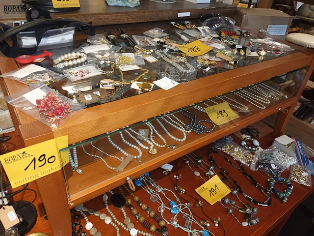 Lot 190 - salontafel - afbeelding 1 van  3