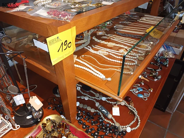 Lot 190 - salontafel - afbeelding 2 van  3