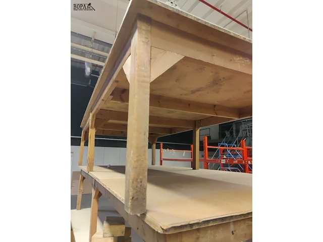 Lot 191 - houten werktafel - afbeelding 2 van  2