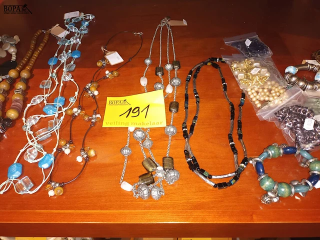 Lot 191 - lot juwelen - afbeelding 1 van  3