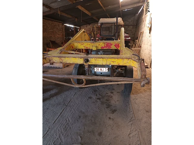 Lot 191 - tractor massey-ferguson 135 - afbeelding 2 van  14