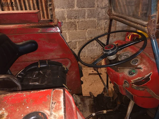 Lot 191 - tractor massey-ferguson 135 - afbeelding 9 van  14