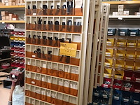 Lot 191 - winkeldisplay met kleefletters - afbeelding 1 van  4