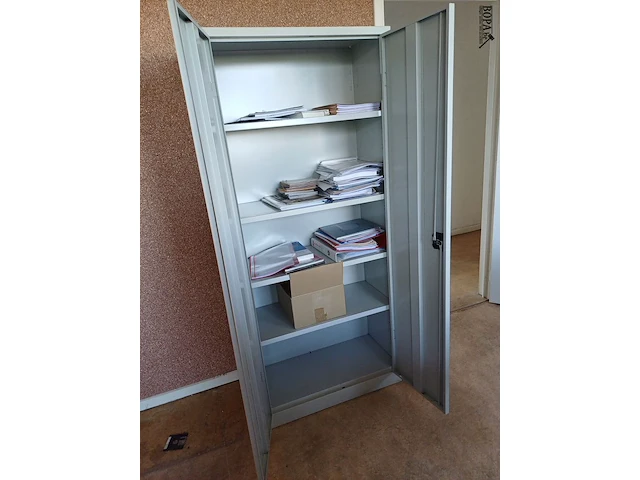 Lot 192 - bureel kast - afbeelding 2 van  4