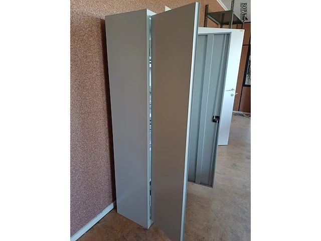 Lot 192 - bureel kast - afbeelding 3 van  4
