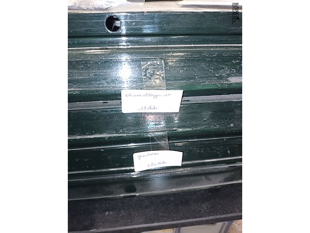 Lot 192 - metalen ladekast met inhoud - afbeelding 3 van  5