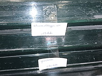 Lot 192 - metalen ladekast met inhoud - afbeelding 3 van  5