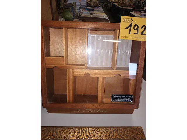 Lot 192 - presentatie kastje voor sigaren - afbeelding 1 van  5