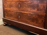 Lot 193 - commode mahoniehout met spiegel en 4 lades - afbeelding 5 van  6