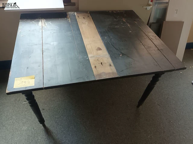 Lot 193 - houten tafel - afbeelding 1 van  3