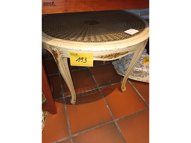 Lot 193 - ronde salontafel - afbeelding 1 van  3
