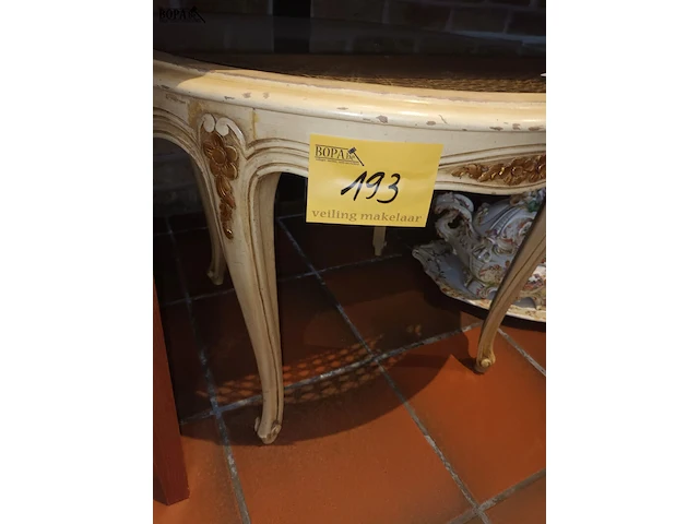Lot 193 - ronde salontafel - afbeelding 2 van  3