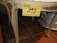 Lot 193 - ronde salontafel - afbeelding 2 van  3