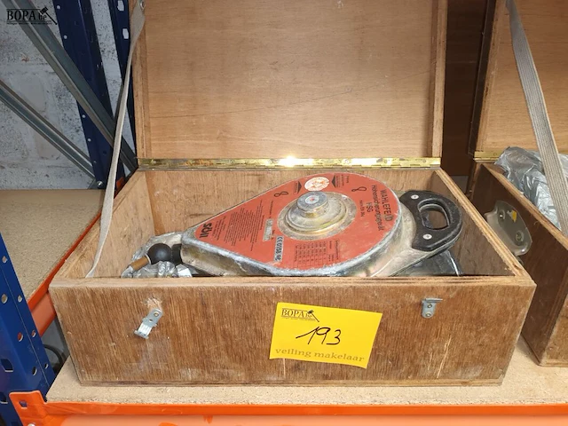Lot 193 - takel wahlefeld - afbeelding 1 van  3