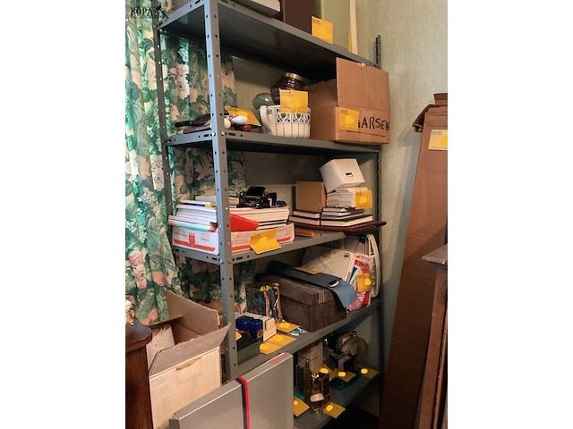 Lot 194 - ijzeren rekken 3 stuks, 2 modellen - afbeelding 3 van  3