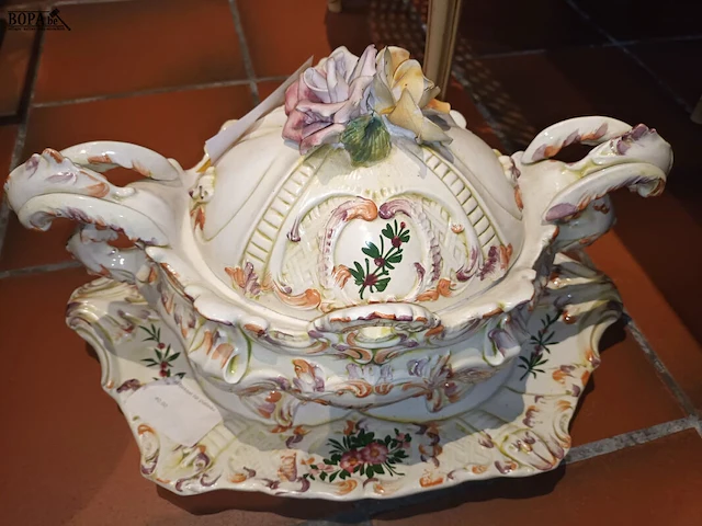 Lot 194 - italiaanse soepterrine bassano. - afbeelding 3 van  4