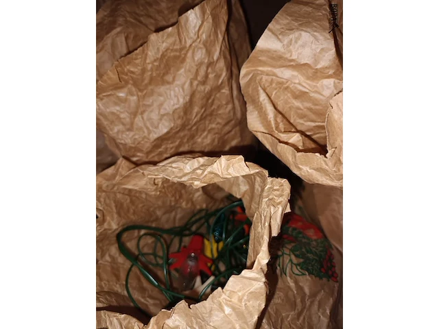 Lot 194 - kerstdecoratie en oude documenten - afbeelding 2 van  5
