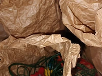 Lot 194 - kerstdecoratie en oude documenten - afbeelding 2 van  5