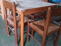 Lot 194 - tafel en stoelen - afbeelding 2 van  2