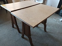 Lot 194 - tafel met houten onderstel. 3 stuks - afbeelding 3 van  3