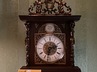 Lot 195 - hangklok met slinger en regulator, 29 x 16 x h43 - afbeelding 2 van  6