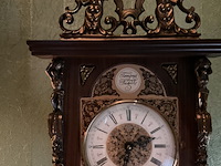 Lot 195 - hangklok met slinger en regulator, 29 x 16 x h43 - afbeelding 3 van  6