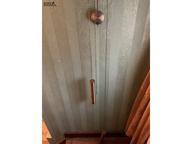 Lot 195 - hangklok met slinger en regulator, 29 x 16 x h43 - afbeelding 5 van  6