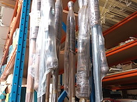 Lot 195 - houten gordijnroede. 8 stuks - afbeelding 2 van  4