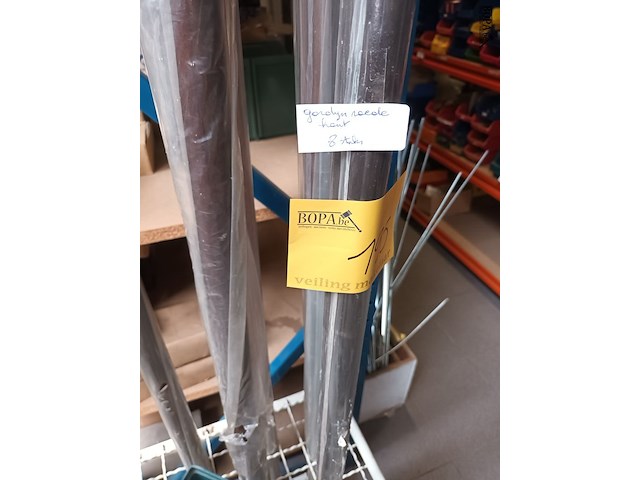 Lot 195 - houten gordijnroede. 8 stuks - afbeelding 3 van  4