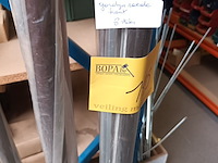 Lot 195 - houten gordijnroede. 8 stuks - afbeelding 3 van  4