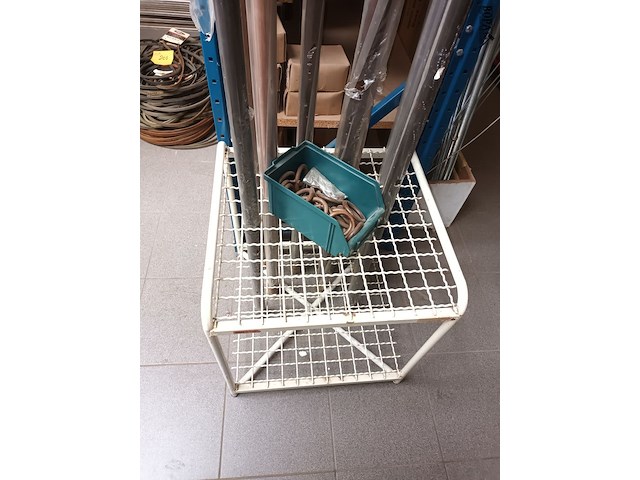 Lot 195 - houten gordijnroede. 8 stuks - afbeelding 4 van  4