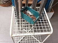 Lot 195 - houten gordijnroede. 8 stuks - afbeelding 4 van  4