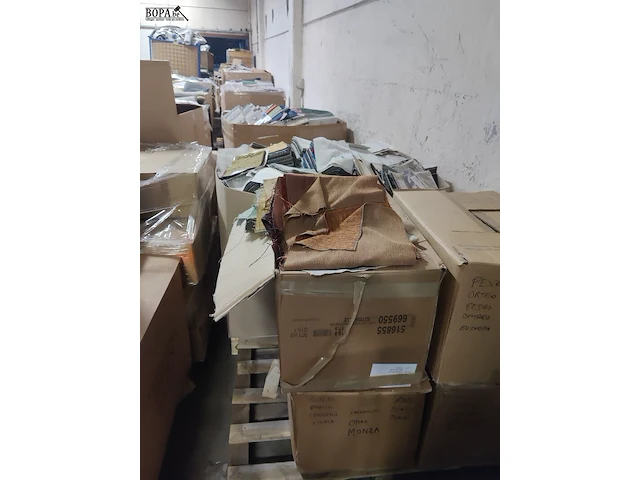 Lot 195 - samples - 21 palletten - afbeelding 1 van  3